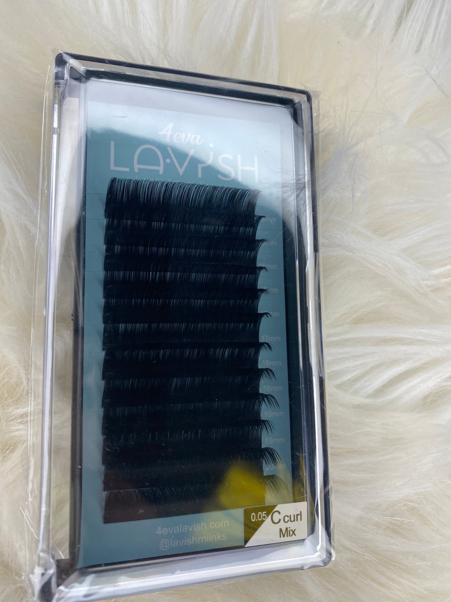 Lavish lash trays