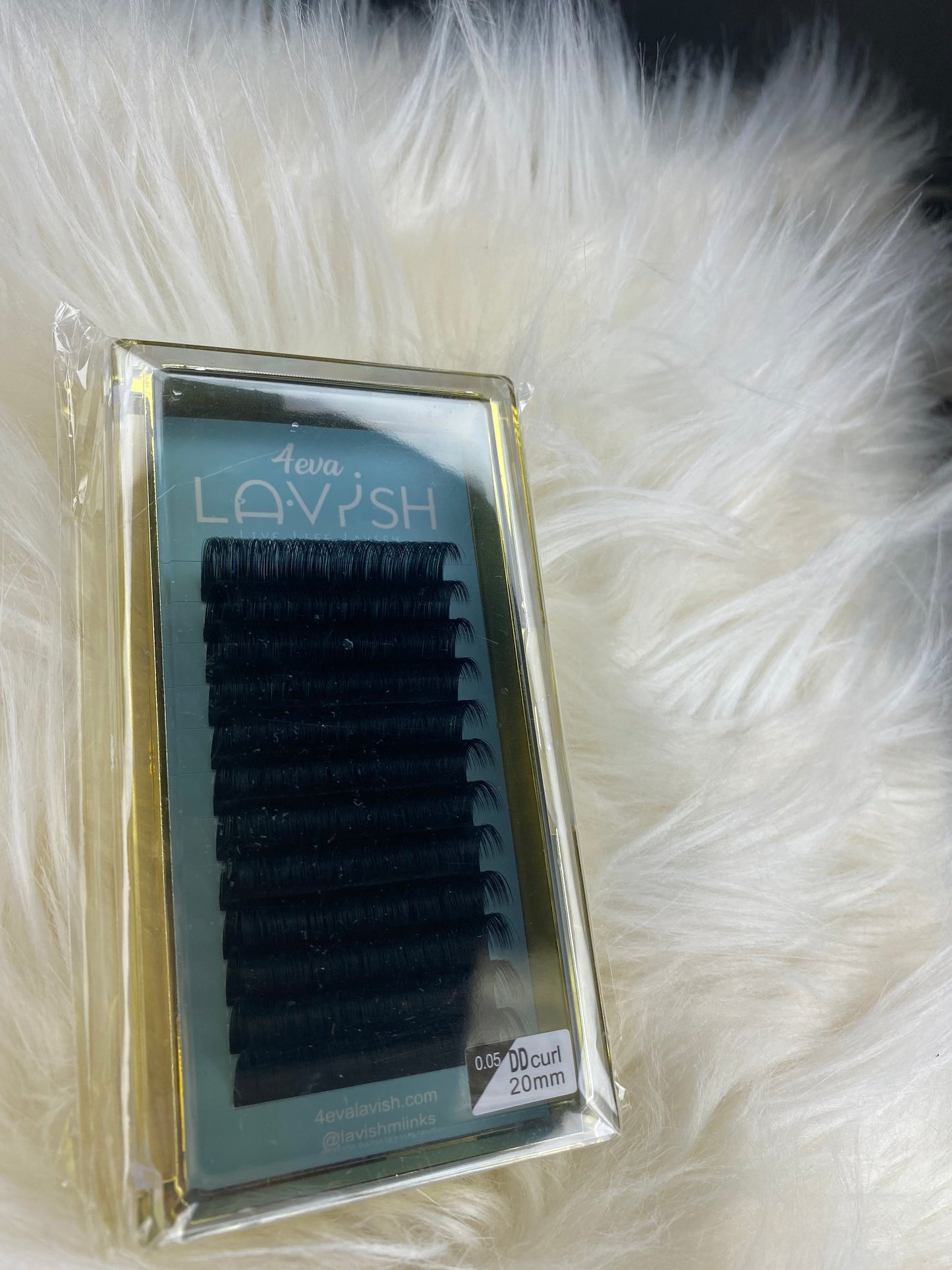 Lavish lash trays